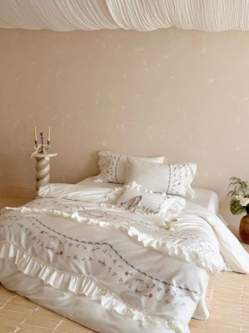 Cream Floral Ruffle Bedding Set