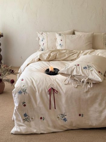 Cream Floral Bow Bedding Set