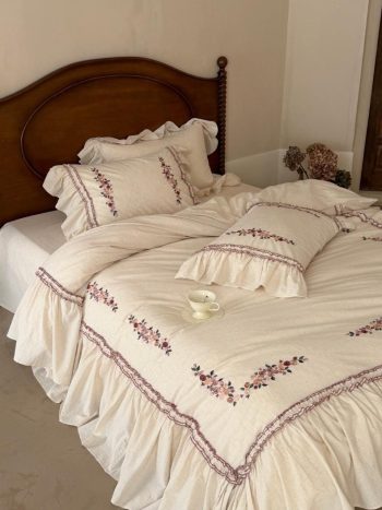 Cream Floral Trim Bedding Set